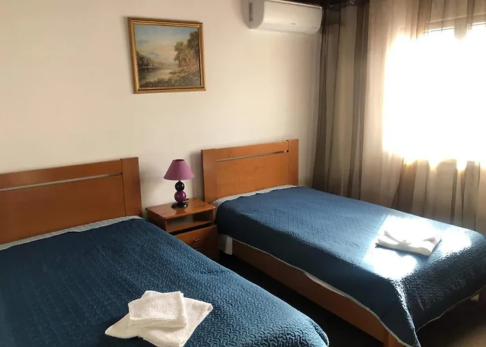 Sandra Hause Alloggio in famiglia *